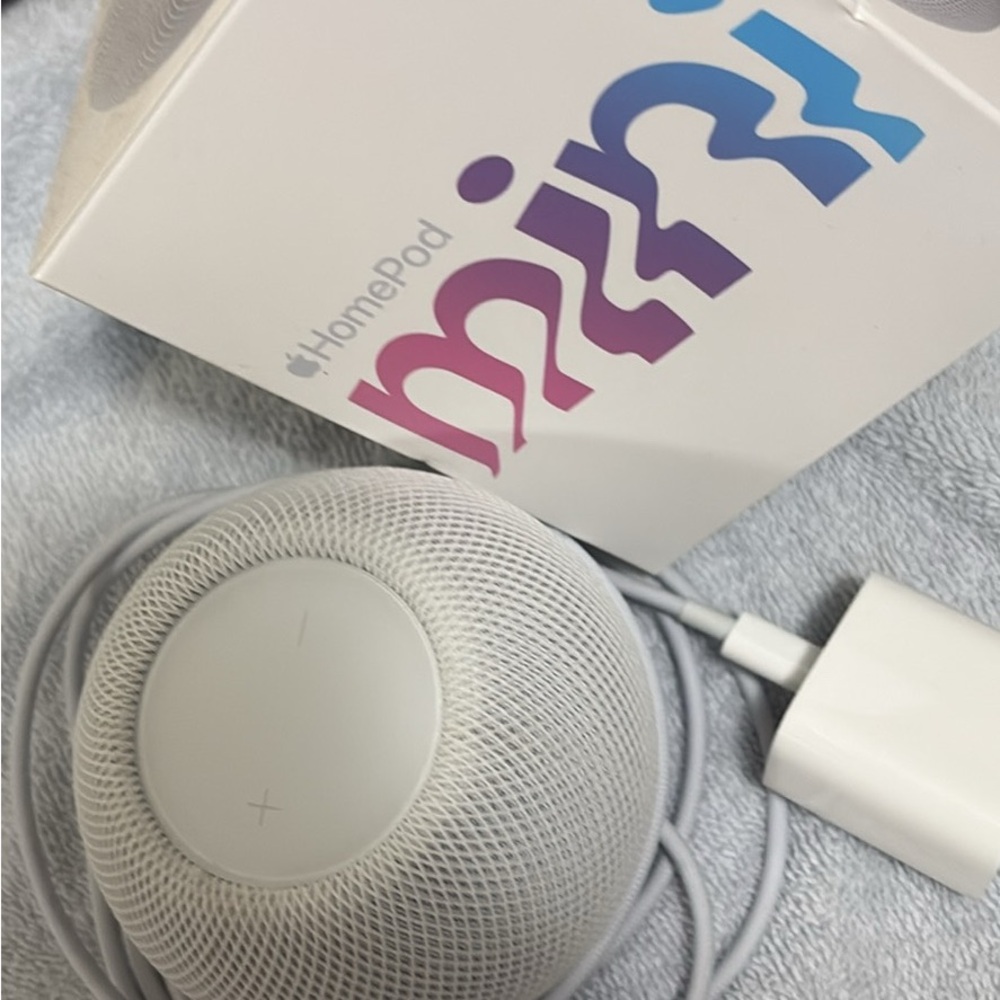 Apple HomePod Mini in Light Gray